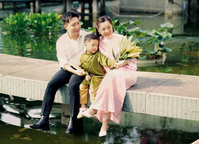 Gia đình nhỏ cùng nhau chụp ảnh Tết ở 4 địa điểm nổi tiếng tại TP HCM, tha hồ có loạt ảnh sống ảo - Ảnh 1.