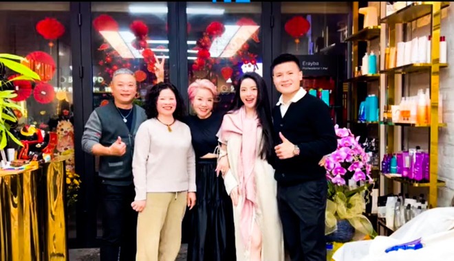 Kh&eacute;o như Chu Thanh Huyền: Vừa đăng k&iacute; kết h&ocirc;n với Quang Hải liền đưa mẹ chồng đi l&agrave;m đẹp đ&oacute;n Tết - Ảnh 1.