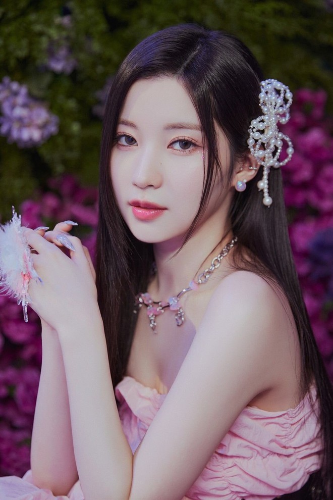 Em g&aacute;i BLACKPINK cũng gặp kiếp nạn chia line: YG ưu &aacute;i bản sao Lisa, bỏ b&ecirc; 2 th&agrave;nh vi&ecirc;n Nhật t&agrave;i năng? - Ảnh 7.