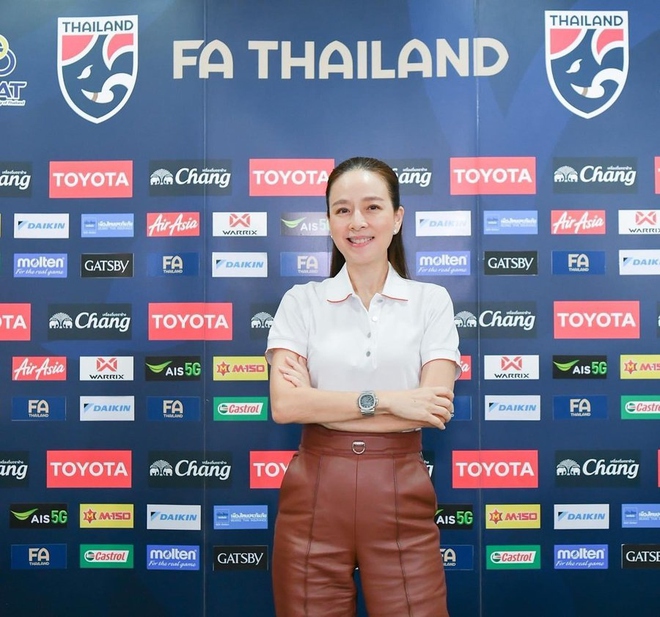 “Bà đầm thép” Madam Pang trở thành Chủ tịch Liên đoàn Bóng đá Thái Lan - Ảnh 1.