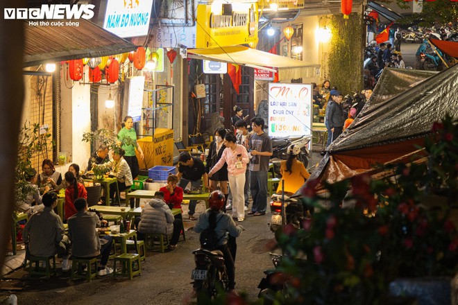 Hà Nội: Khách tụ tậ…