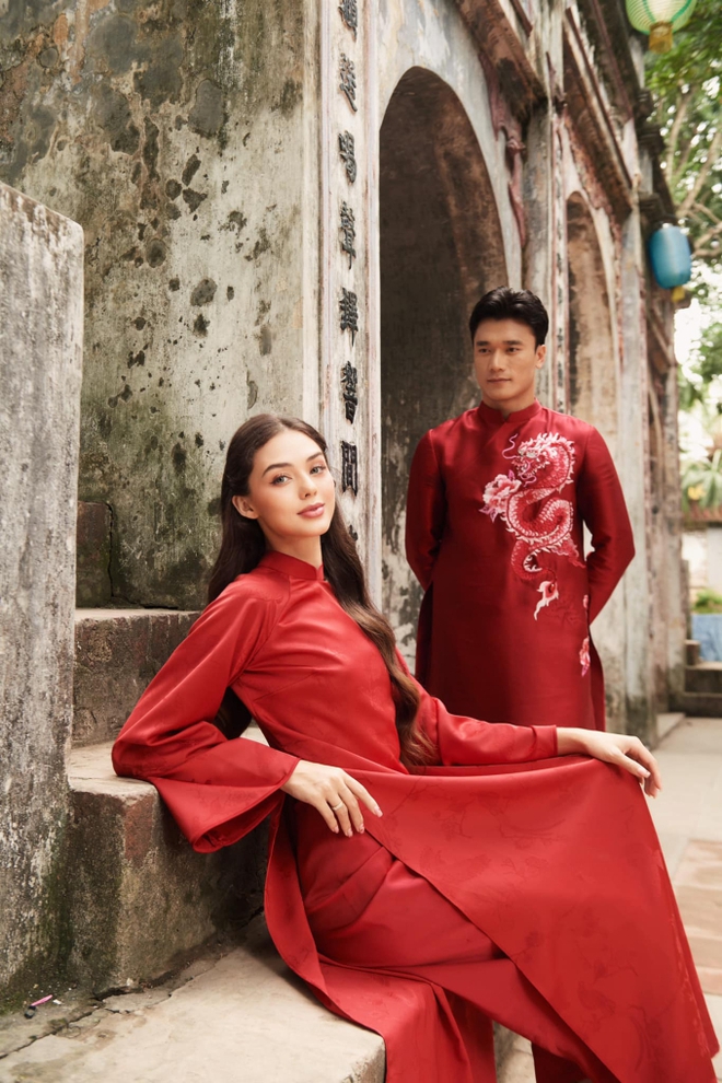 B&ugrave;i Tiến Dũng ho&aacute; người mẫu diện &aacute;o d&agrave;i chụp ảnh tết c&ugrave;ng vợ mẫu t&acirc;y v&agrave; con trai - Ảnh 5.