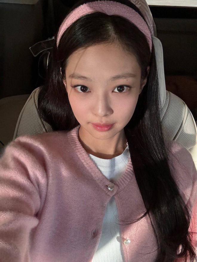 Jennie (BLACKPINK) ẩn ý bị YG kìm hãm hoạt động? - Ảnh 2.