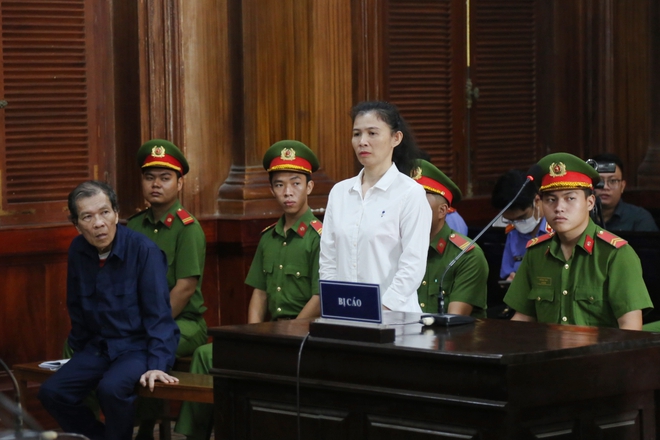 Bà Hàn Ni khai chỉ tự vệ vì bị bà Hằng xúc phạm trước, VKS đề nghị mức án 18 - 24 tháng tù - Ảnh 4.