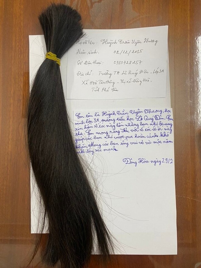 X&uacute;c động c&acirc;u chuyện 2 học sinh hiến t&oacute;c tặng bệnh nh&acirc;n ung thư - Ảnh 2.