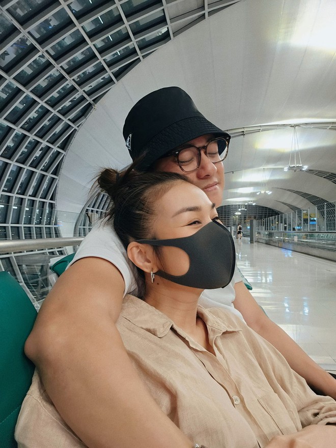 Thanh Hằng v&agrave; &ocirc;ng x&atilde; tung cẩu lương xịn, 1 chi tiết như cặp đ&ocirc;i mới y&ecirc;u - Ảnh 2.