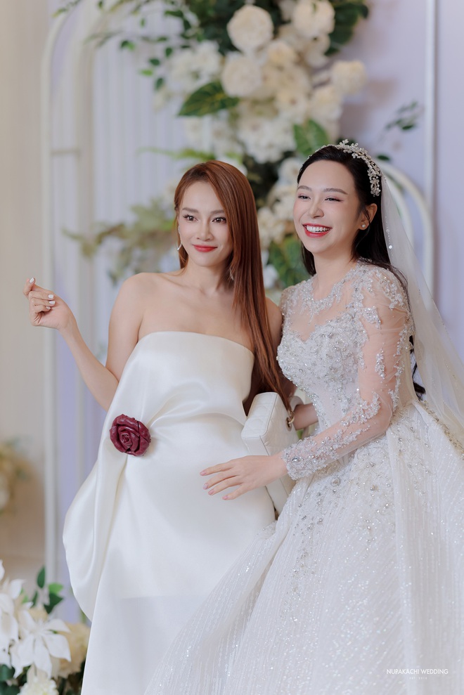 Lễ cưới diễn viên Kim Oanh: Nhã Phương - Lê Giang và dàn sao đổ bộ, cô dâu diện váy cưới 600 triệu - Ảnh 15.