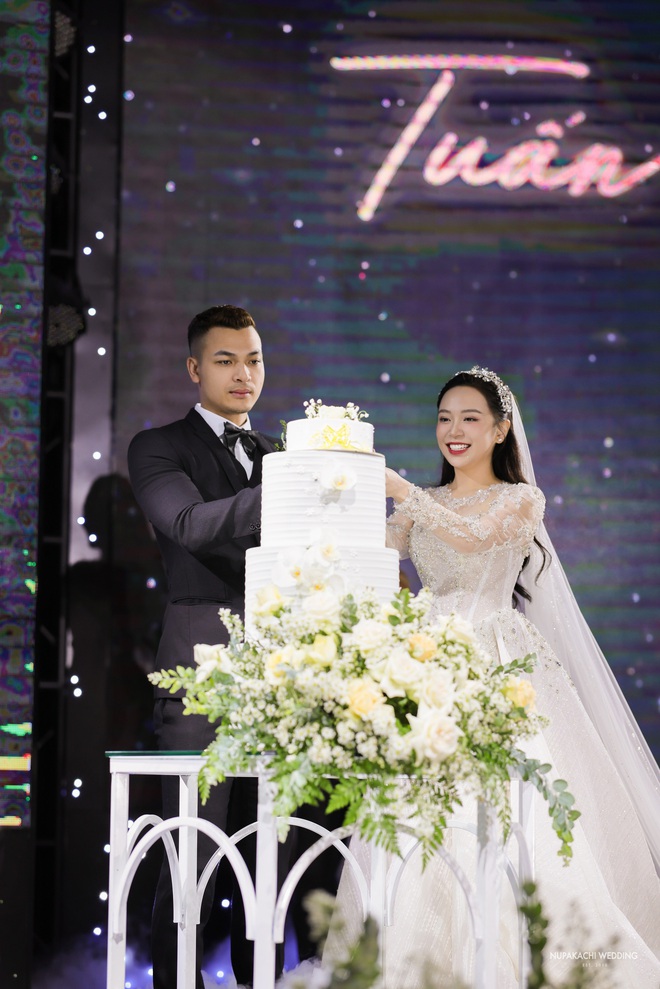 Lễ cưới diễn viên Kim Oanh: Nhã Phương - Lê Giang và dàn sao đổ bộ, cô dâu diện váy cưới 600 triệu - Ảnh 11.