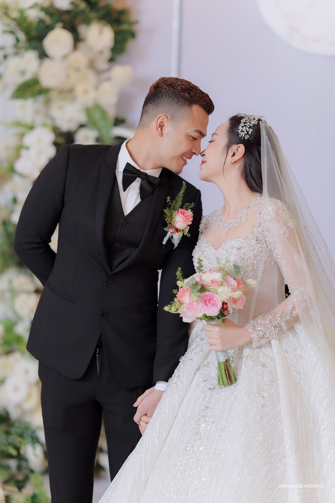 Lễ cưới diễn viên Kim Oanh: Nhã Phương - Lê Giang và dàn sao đổ bộ, cô dâu diện váy cưới 600 triệu - Ảnh 5.