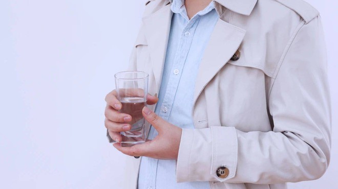 Người có thể chất trường thọ thường sở hữu 4 thói quen khi uống nước, kiểm tra xem bạn có bao nhiêu trong số đó - Ảnh 3.