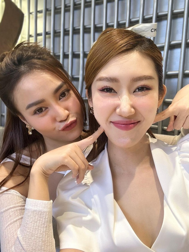Lan Ngọc v&agrave; Th&uacute;y Ng&acirc;n bất ngờ c&ugrave;ng diện v&aacute;y cưới, visual gấp đ&ocirc;i khi đọ sắc chung khung h&igrave;nh - Ảnh 3.