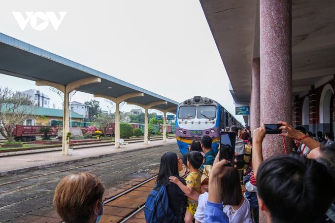 Khám phá toa tàu du lịch Huế - Đà Nẵng sắp đưa vào khai thác - Ảnh 1.