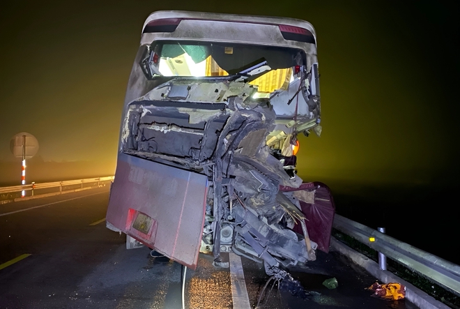 Nguyên nhân ban đầu vụ tai nạn trên cao tốc Cam Lộ - La Sơn: Lỗi của cả 2 tài xế - Ảnh 1.