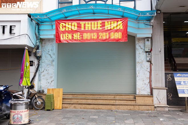 Nhiều cửa hàng giữa phố cổ Hà Nội im lìm đóng cửa, chủ nhà ngóng khách thuê - Ảnh 20.