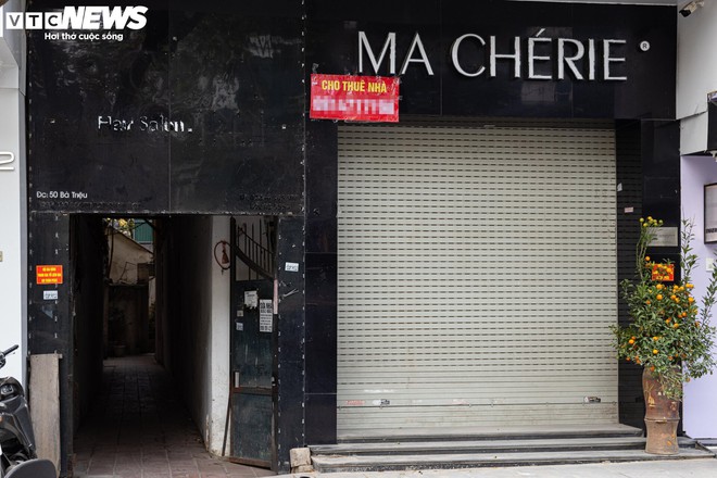 Nhiều cửa hàng giữa phố cổ Hà Nội im lìm đóng cửa, chủ nhà ngóng khách thuê - Ảnh 18.