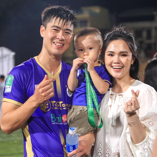 Top 5 cầu thủ đẹp trai nhất đội tuyển Việt Nam: Vị trí số 1 vừa điển trai lại còn giàu - Ảnh 16.