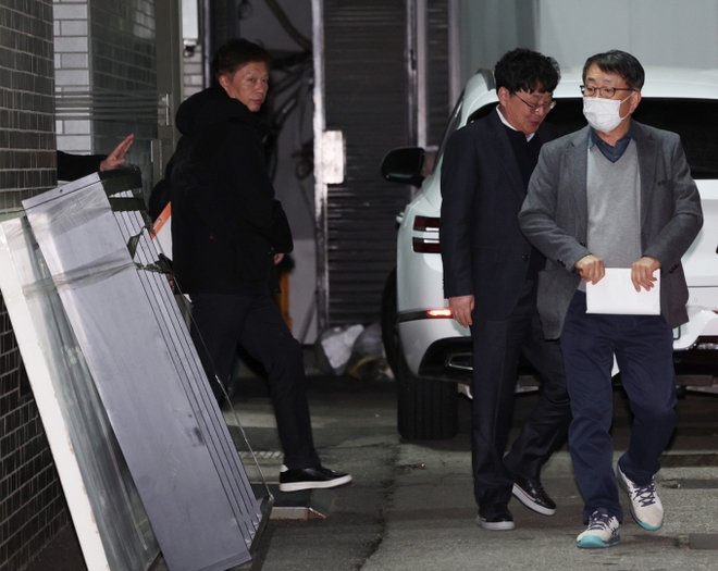 Khủng hoảng y tế tại Hàn Quốc sau 22 ngày: Giáo sư y khoa đối đầu chính phủ, chuẩn bị từ chức hàng loạt để phản đối kế hoạch tuyển sinh - Ảnh 1.