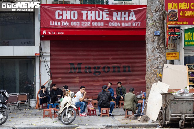 Nhiều cửa hàng giữa phố cổ Hà Nội im lìm đóng cửa, chủ nhà ngóng khách thuê - Ảnh 16.