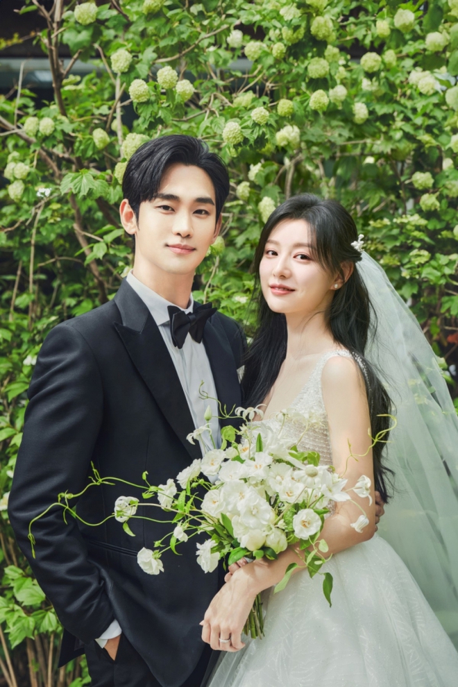 Khoảnh khắc ngôn tình giữa trời Tây của Kim Soo Hyun - Kim Ji Won: Khiến nhiếp ảnh gia Đức vội bấm máy chụp vì tưởng hẹn hò thật! - Ảnh 3.