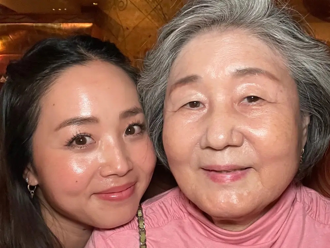 หญิงชราวัย 80 ปี ผิวแทบไม่มีริ้วรอย กิจวัตรการดูแลผิวของเธอประกอบด้วยสามสิ่งนี้เสมอ - ภาพที่ 1