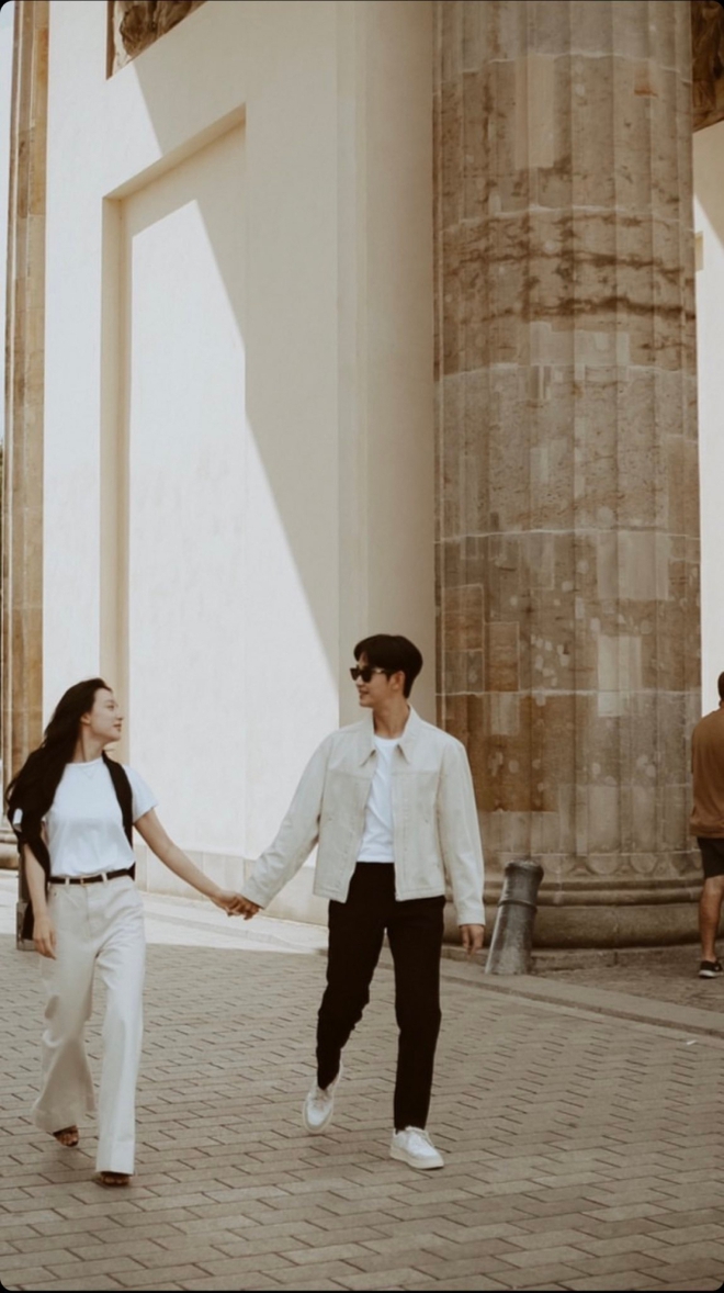 Khoảnh khắc ngôn tình giữa trời Tây của Kim Soo Hyun - Kim Ji Won: Khiến nhiếp ảnh gia Đức vội bấm máy chụp vì tưởng hẹn hò thật! - Ảnh 2.
