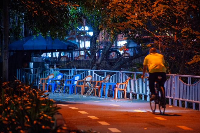 Hình ảnh lạ trên tuyến đường dành riêng cho xe đạp ở Hà Nội - Ảnh 17.