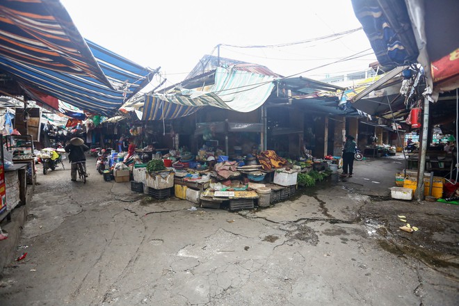 Hà Nội: Chợ Mai Động đóng cửa đột ngột, tiểu thương giảm giá 90% để thanh lý hàng - Ảnh 8.