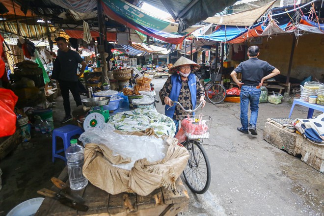 Hà Nội: Chợ Mai Động đóng cửa đột ngột, tiểu thương giảm giá 90% để thanh lý hàng - Ảnh 7.