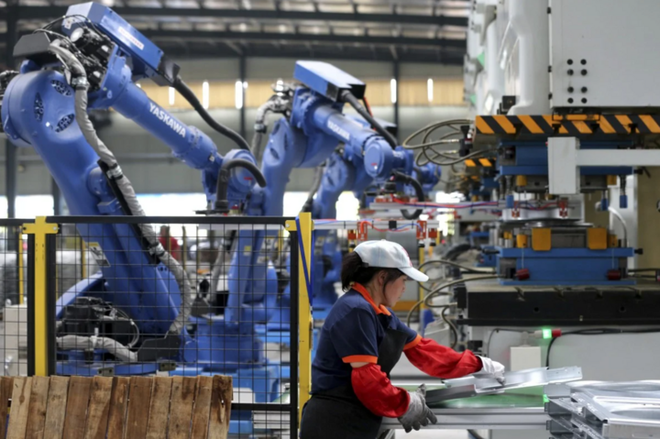 Lao động Trung Quốc đang bị robot chiếm lĩnh với tốc độ nhanh nhất thế giới - Ảnh 1.
