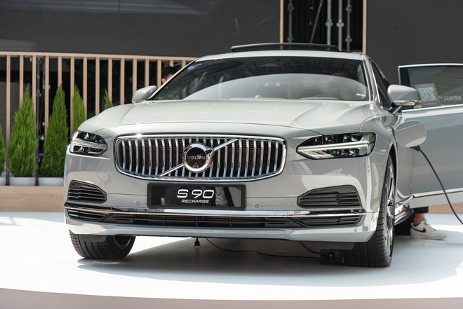 Chi tiết Volvo S90 Recharge vừa ra mắt: Giá 2,89 tỷ đồng, sedan hạng sang cỡ trung rộng và mạnh nhất Việt Nam - Ảnh 2.