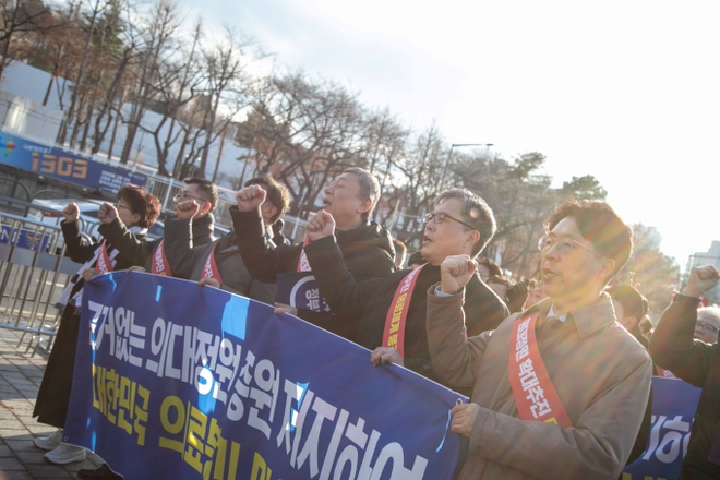Tình cảnh sau 25 ngày khủng hoảng y tế tại Hàn Quốc: Nhiều bệnh nhân chấp nhận án tử, người thân bất lực trước hiện thực đau lòng - Ảnh 6.