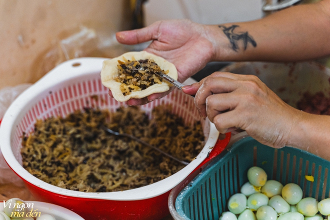 Tiệm bánh bao, bánh tiêu chiên bằng dầu dừa thơm phức ngày bán gần 3.000 cái, con gái nối nghiệp sáng tạo thêm nhiều món... "bắt trend" - Ảnh 7.