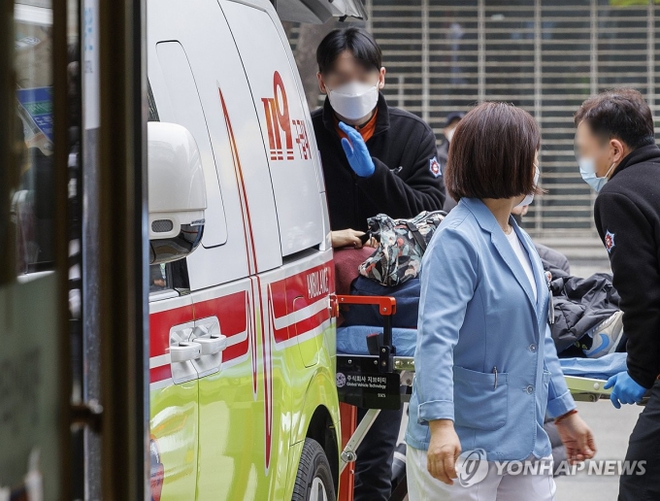 Tình cảnh sau 25 ngày khủng hoảng y tế tại Hàn Quốc: Nhiều bệnh nhân chấp nhận án tử, người thân bất lực trước hiện thực đau lòng - Ảnh 5.