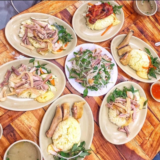Cơm g&agrave; Tr&acirc;m Anh ở Nha Trang: Mở hơn 30 năm, trước vụ nghi ngộ độc l&agrave; địa điểm huyền thoại của du kh&aacute;ch - Ảnh 1.
