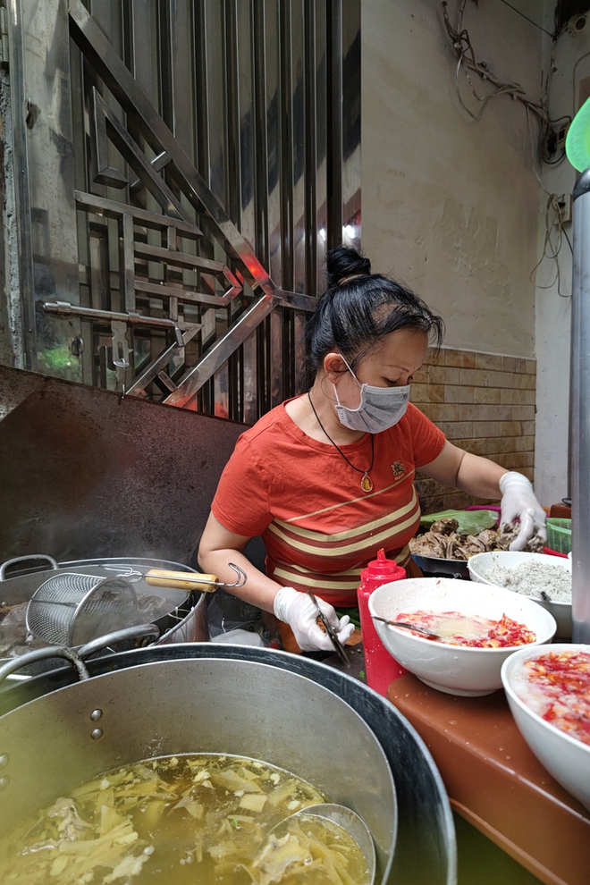 Chủ quán bún ngan Nhàn lên tiếng sau vụ lùm xùm:  Chị không chửi khách, chẳng hiểu sao sự việc lại thành ra như thế - Ảnh 4.