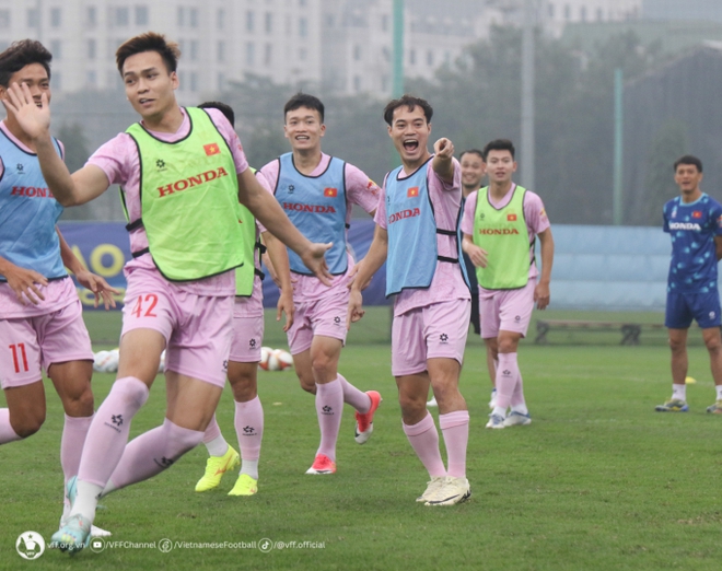 Cầu thủ đẹp trai nhất nhì đội tuyển Việt Nam xuất hiện với chiếc môi băng kín khiến fan thương xót - Ảnh 5.