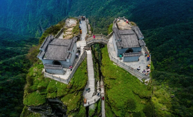 Chùa cổ tọa lạc trên đỉnh núi 2.500 mét ở Trung Quốc, được ví như tiên cảnh hạ giới - Ảnh 3.
