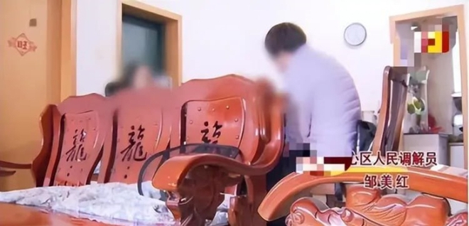 8 năm bị 31 c&ocirc;ng ty đuổi việc, nữ thạc sĩ đổ hết tr&aacute;ch nhiệm cho mẹ, nghe c&acirc;u chuyện ph&iacute;a sau ai cũng ng&aacute;n ngẩm: Thật qu&aacute; quắt - Ảnh 2.