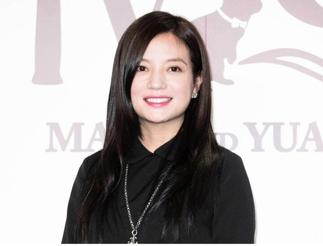 Triệu Vy t&aacute;i xuất showbiz sau 3 năm bị phong s&aacute;t? - Ảnh 1.