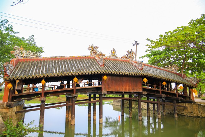 Cận cảnh cây cầu cổ có kiến trúc thượng gia, hạ kiều duy nhất xứ Huế - Ảnh 6.