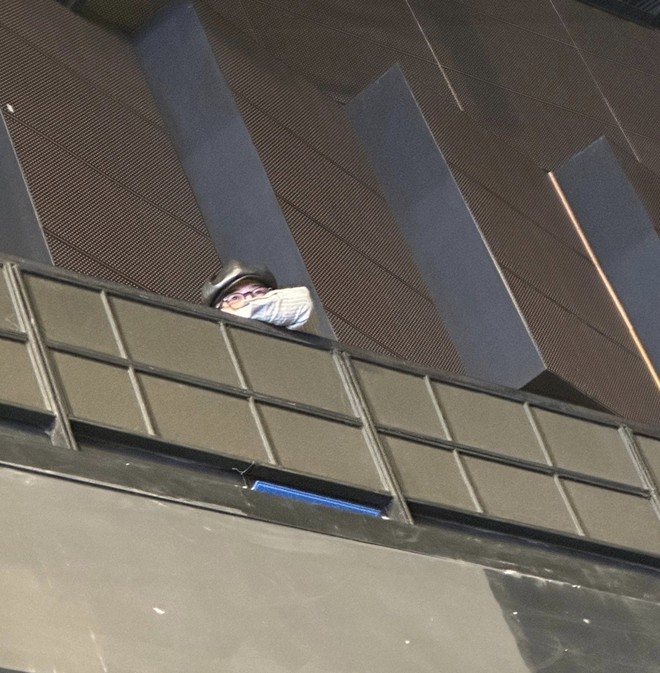 Daesung đ&atilde; hết c&ocirc; đơn: C&oacute; G-Dragon đến show cổ vũ, được Taeyang &ocirc;m chầm tr&ecirc;n s&acirc;n khấu - Ảnh 2.