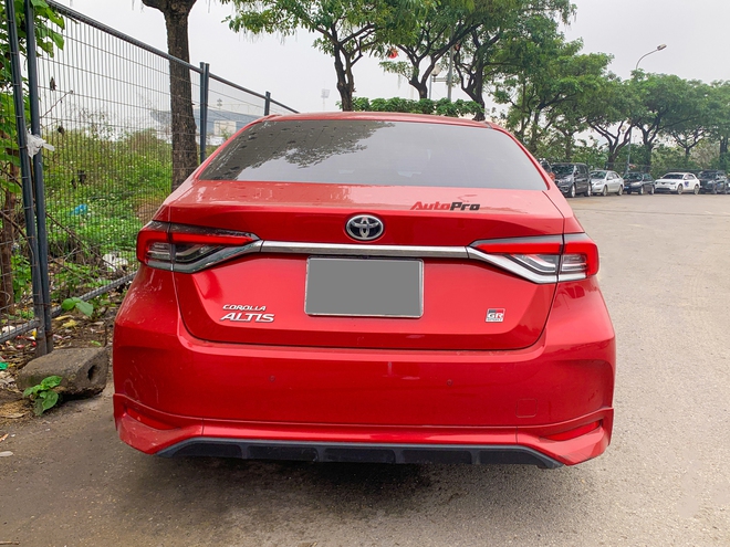 Toyota Corolla Altis GR Sport đầu tiên xuất hiện tại Việt Nam: Ngoại hình hầm hố khác hẳn phong cách doanh nhân, đấu Civic RS - Ảnh 8.