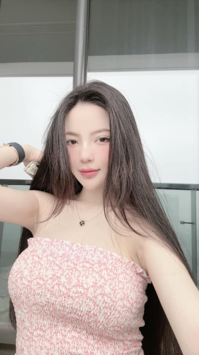 Chu Thanh Huyền xả vai hot girl gợi cảm, ở nhà Quang Hải mang đúng dáng dấp nàng dâu hiền - Ảnh 3.