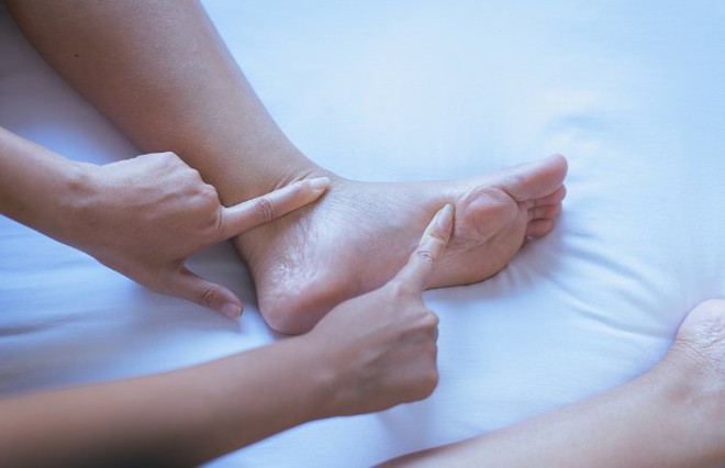 Người tuổi thọ ngắn thường có 3 dấu hiệu nhỏ này trên bàn chân: Hãy kiểm tra cơ thể mình ngay! - Ảnh 3.
