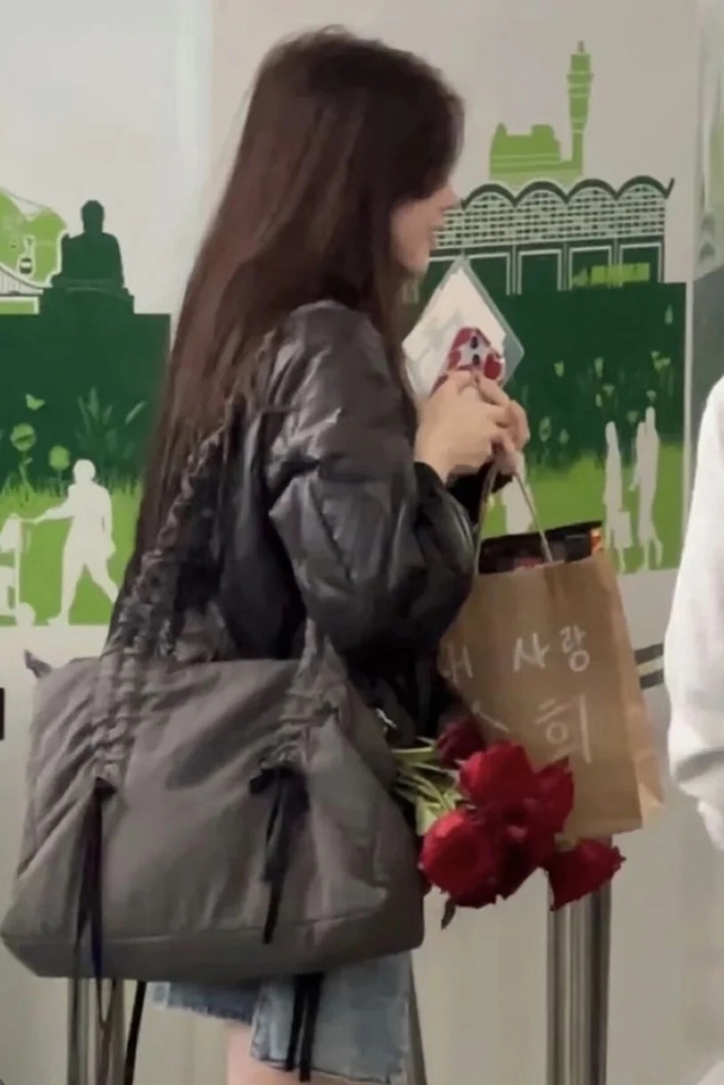 Túi nơ thống trị xu hướng, nhìn thú vị thế nào mà lấy lòng được Han So Hee và Jennie - Ảnh 2.