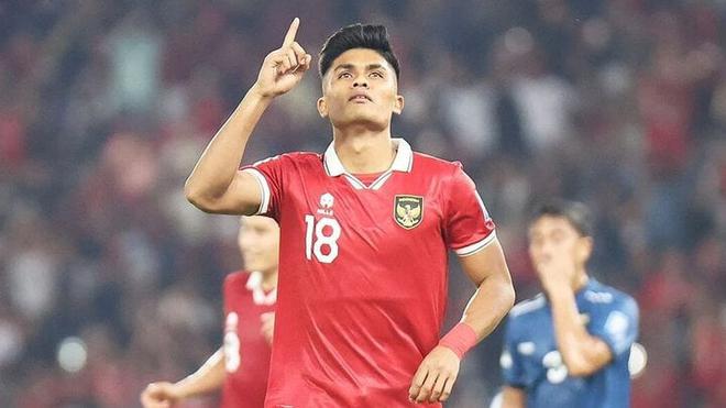 Cầu thủ nhịn ăn uống nửa ng&agrave;y, đội tuyển Indonesia gặp kh&oacute; - Ảnh 1.