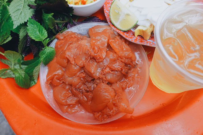 Điểm danh những hàng sứa đỏ huyền thoại ở Hà Nội, bỏ túi ngay để đi ăn không phải chờ "dài cổ" - Ảnh 1.