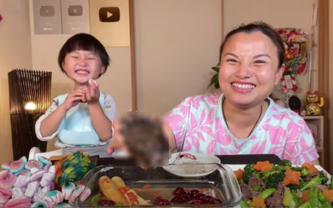 Quỳnh Trần JP: Từ hiện tượng mukbang khuấy đảo cõi mạng đến những lần vạ miệng gây bức xúc - Ảnh 9.