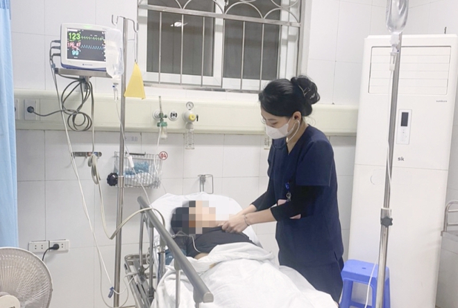 Quảng Ninh: Người phụ nữ đột nhiên co cứng người, mờ mắt sau khi tiêm thuốc gây tê nhổ răng - Ảnh 1.