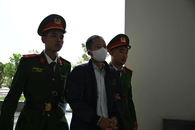 Bắt đầu xét xử cha con Chủ tịch Tập đoàn Tân Hoàng Minh, hàng nghìn bị hại tập trung tham dự - Ảnh 4.
